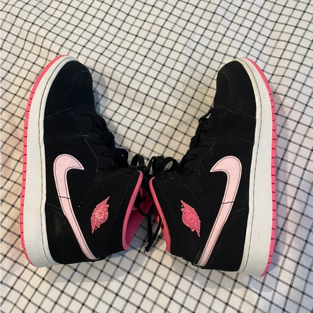 AIR JORDAN Kids 1 Mid Black/Pink Size 6.5 or   Adult 8